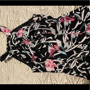 WHBM Fitted peephole shirt